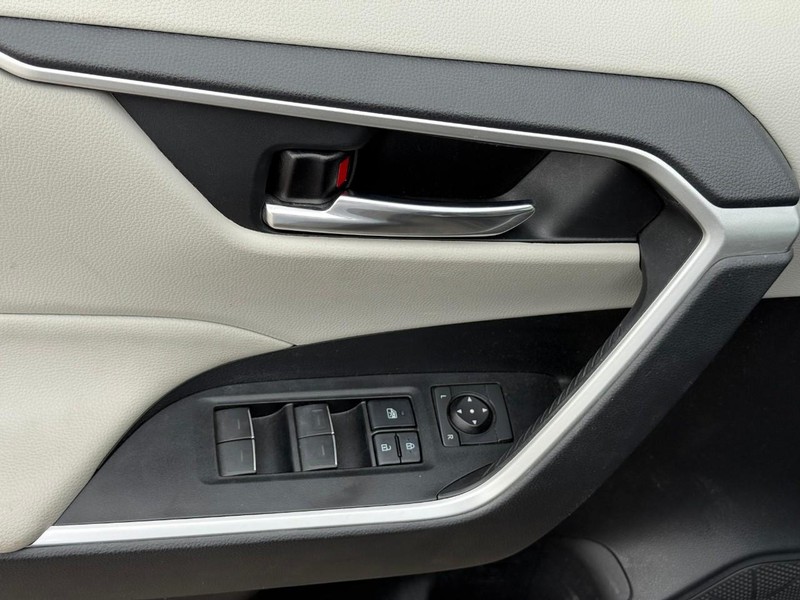Toyota RAV4 Hybrid Vehicle Image 19