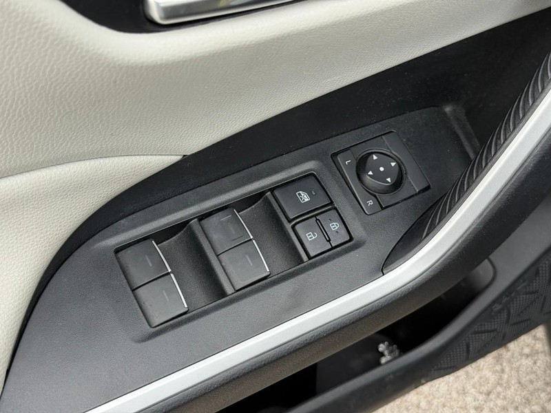 Toyota RAV4 Hybrid Vehicle Image 20