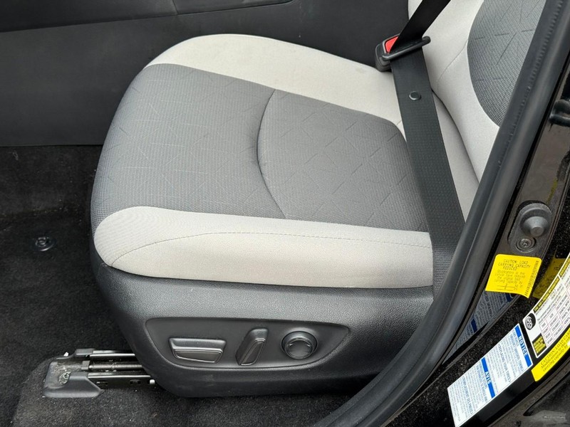 Toyota RAV4 Hybrid Vehicle Image 21