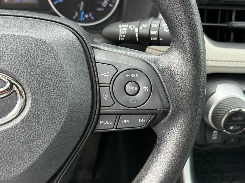 Toyota RAV4 Hybrid Vehicle Image 24