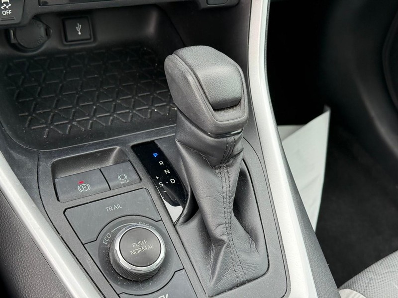 Toyota RAV4 Hybrid Vehicle Image 26