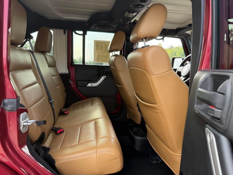 Jeep Wrangler Unlimited Vehicle Image 14