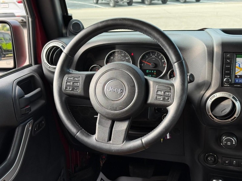 Jeep Wrangler Unlimited Vehicle Image 16
