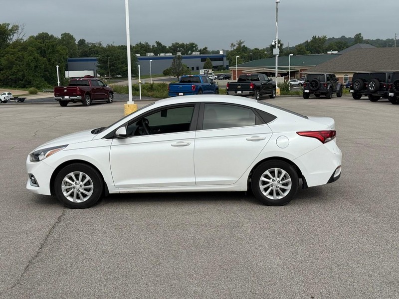 Hyundai Accent Vehicle Image 03