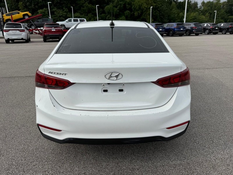 Hyundai Accent Vehicle Image 05