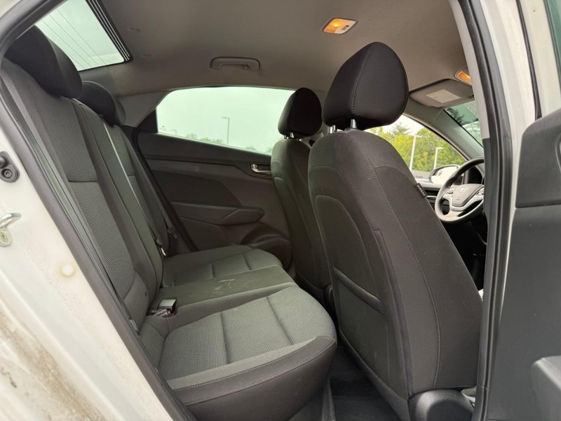 Hyundai Accent Vehicle Image 12