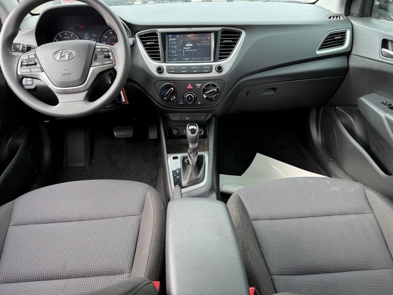 Hyundai Accent Vehicle Image 13