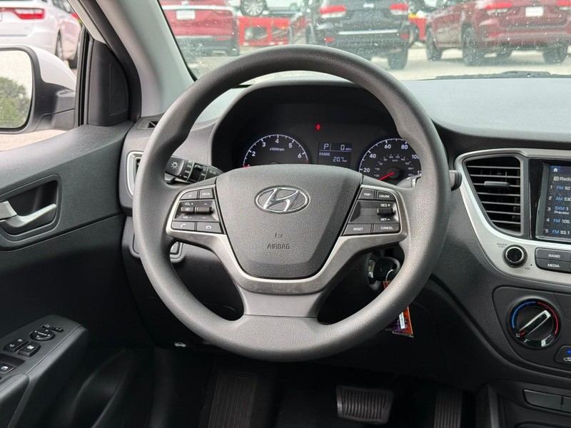 Hyundai Accent Vehicle Image 14