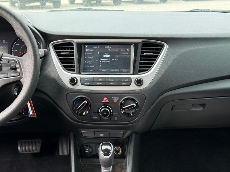 Hyundai Accent Vehicle Image 15