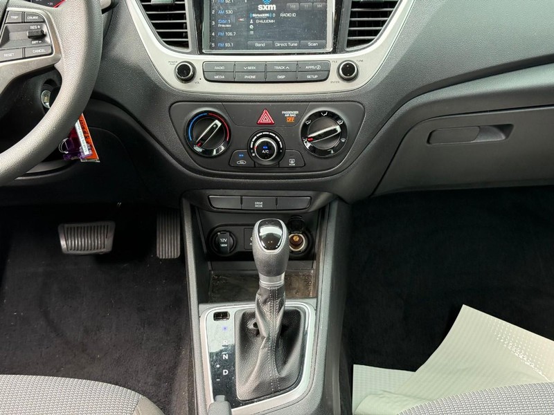 Hyundai Accent Vehicle Image 16