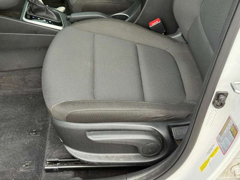 Hyundai Accent Vehicle Image 20