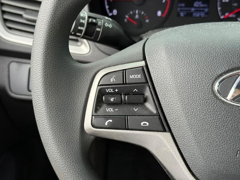 Hyundai Accent Vehicle Image 21