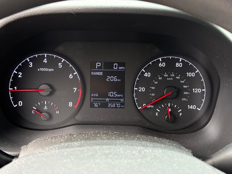 Hyundai Accent Vehicle Image 23