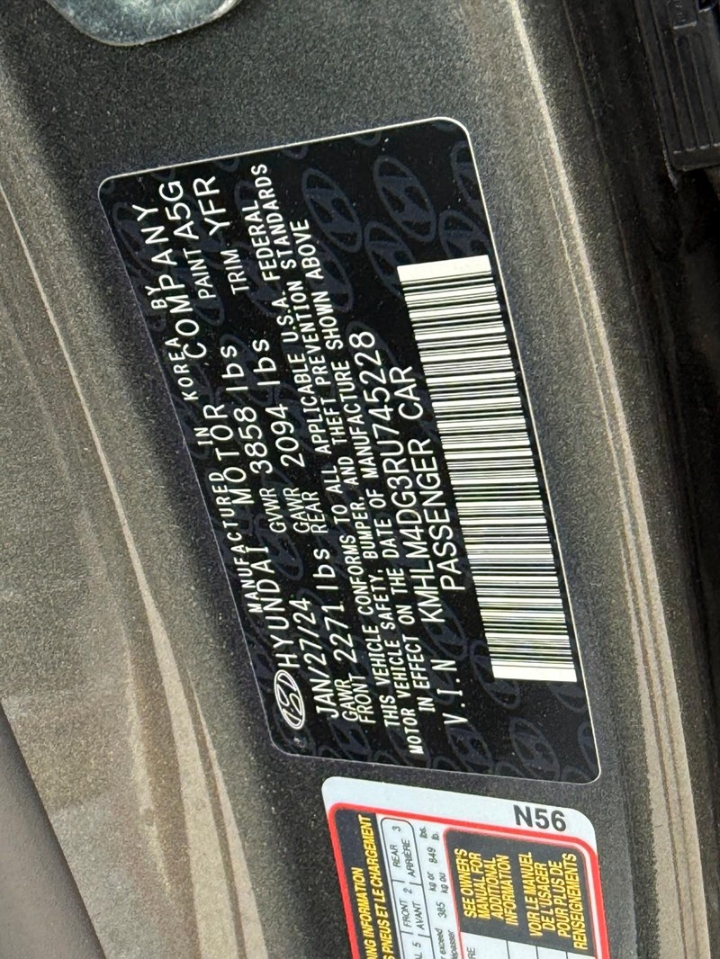 Hyundai Elantra Vehicle Image 26