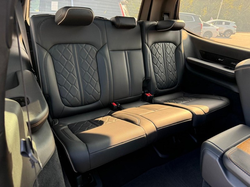 Jeep Grand Wagoneer Vehicle Image 14