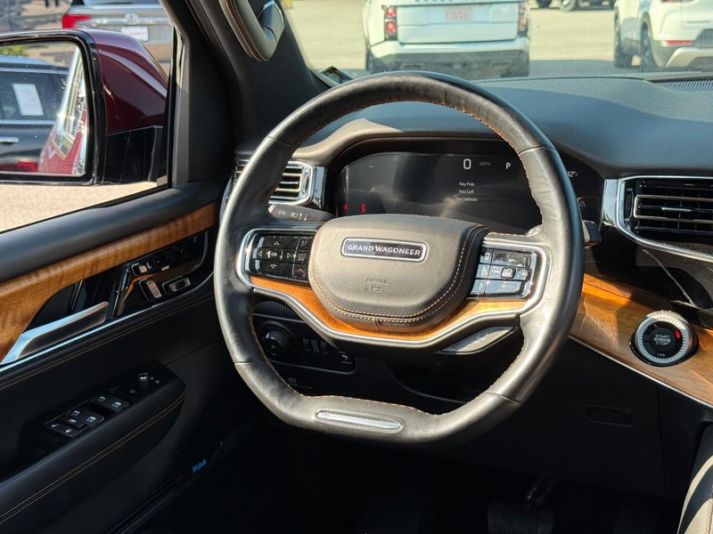 Jeep Grand Wagoneer Vehicle Image 17