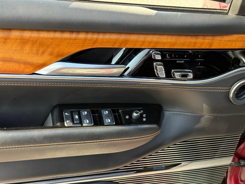 Jeep Grand Wagoneer Vehicle Image 20
