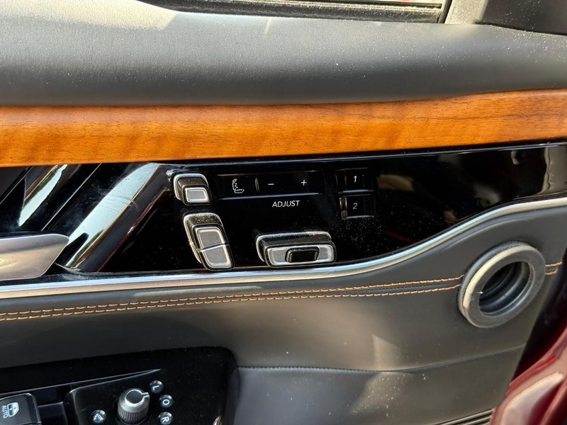 Jeep Grand Wagoneer Vehicle Image 21