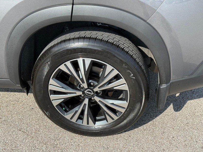 Nissan Rogue Vehicle Image 05