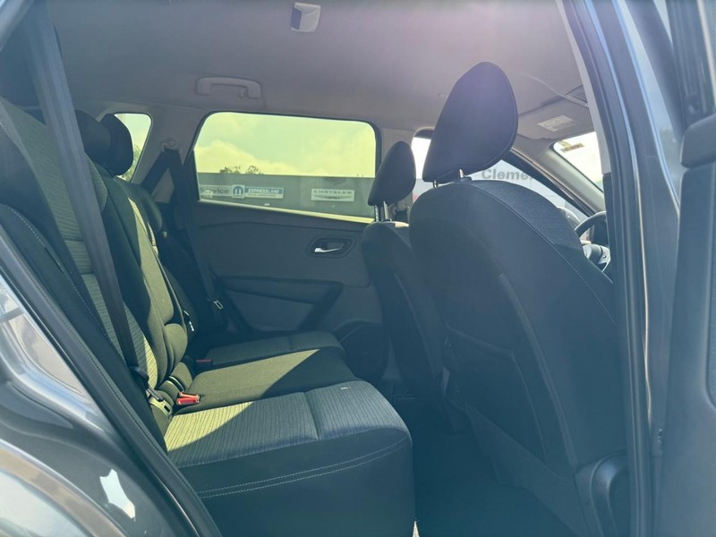 Nissan Rogue Vehicle Image 14