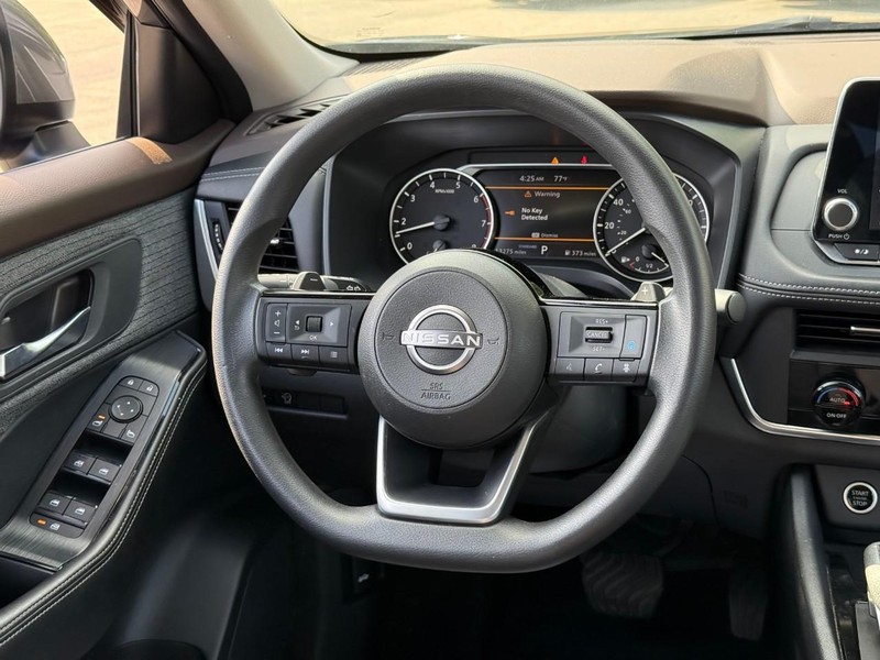 Nissan Rogue Vehicle Image 16