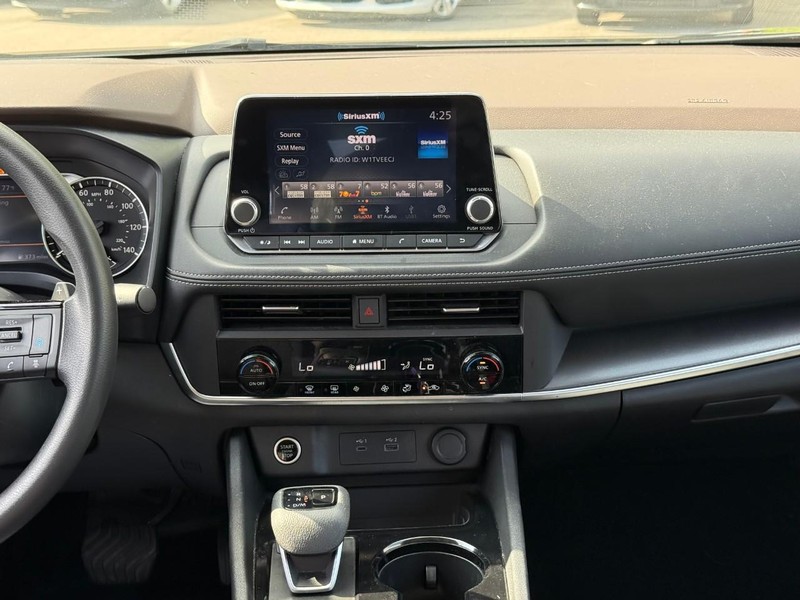 Nissan Rogue Vehicle Image 17