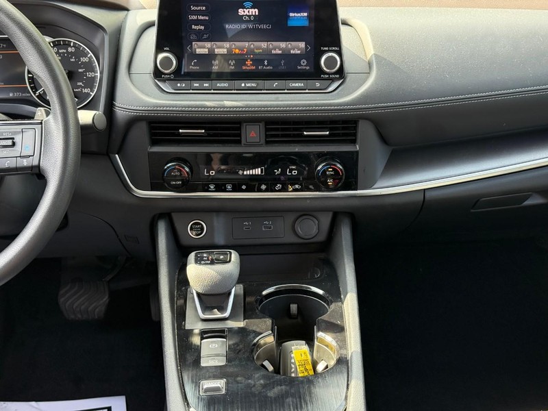 Nissan Rogue Vehicle Image 18