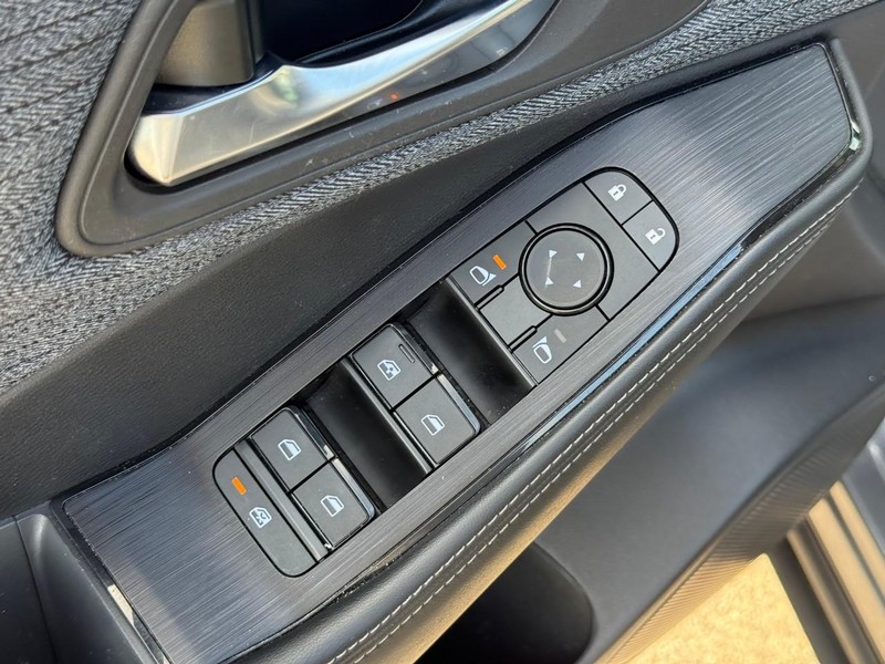 Nissan Rogue Vehicle Image 21