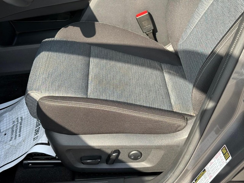 Nissan Rogue Vehicle Image 22