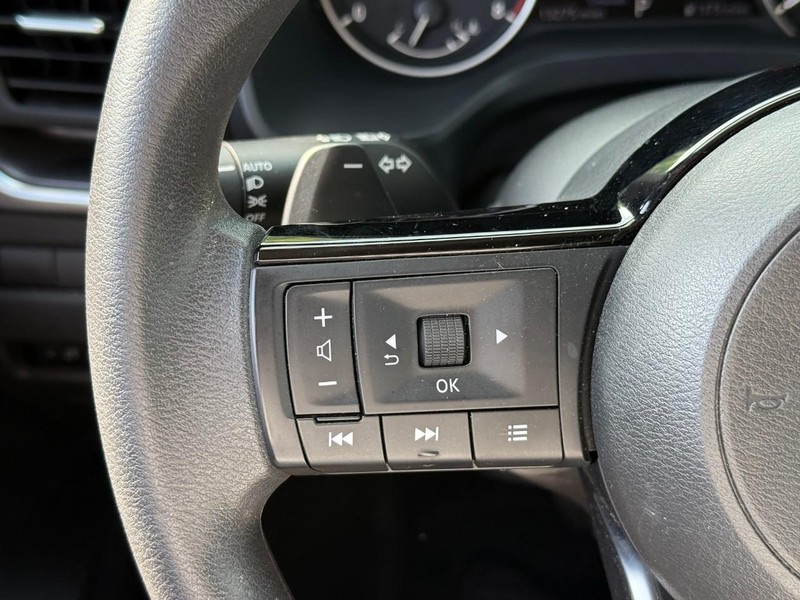 Nissan Rogue Vehicle Image 24