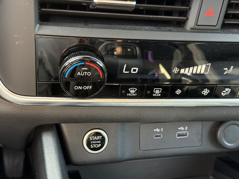 Nissan Rogue Vehicle Image 28
