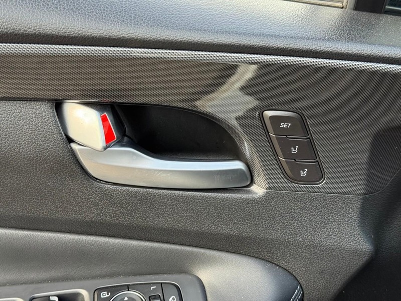 Hyundai Santa Fe Vehicle Image 21