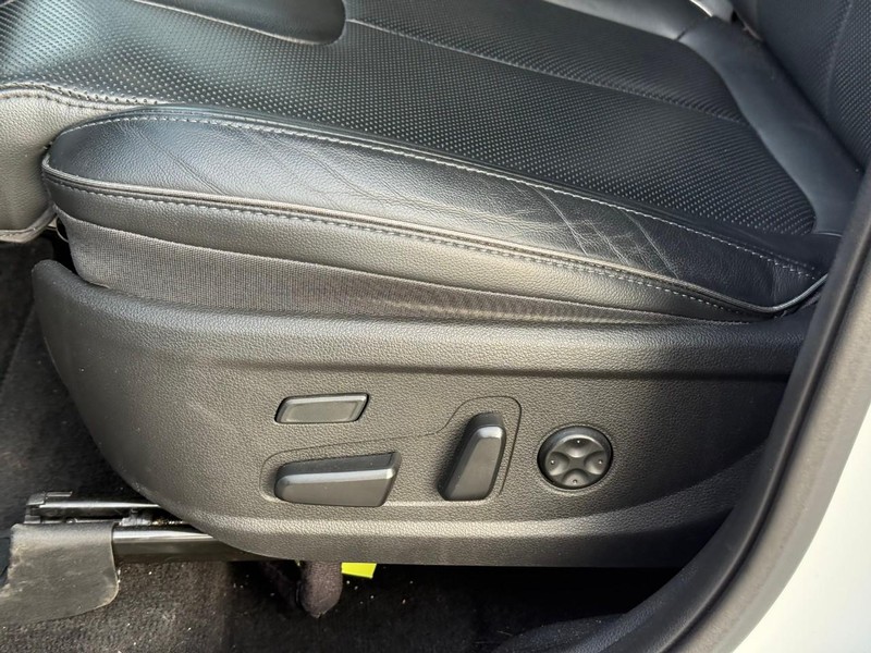 Hyundai Santa Fe Vehicle Image 23