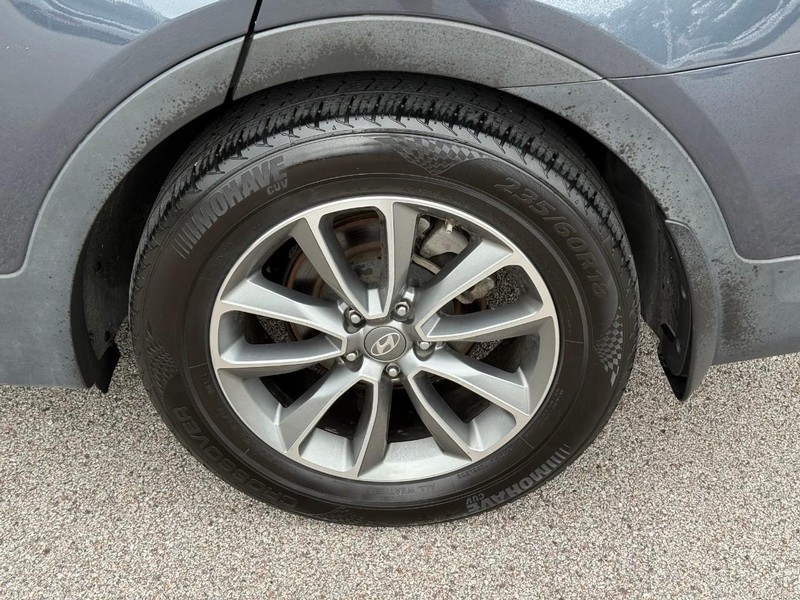 Hyundai Santa Fe XL Vehicle Image 05