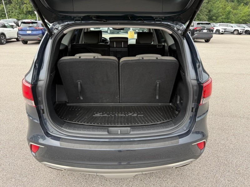 Hyundai Santa Fe XL Vehicle Image 08