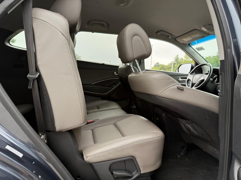 Hyundai Santa Fe XL Vehicle Image 14