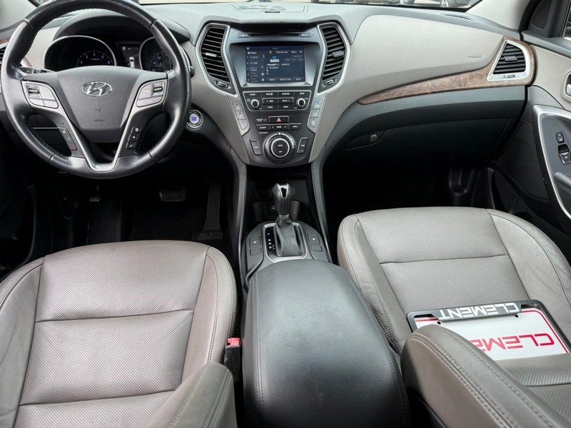 Hyundai Santa Fe XL Vehicle Image 16