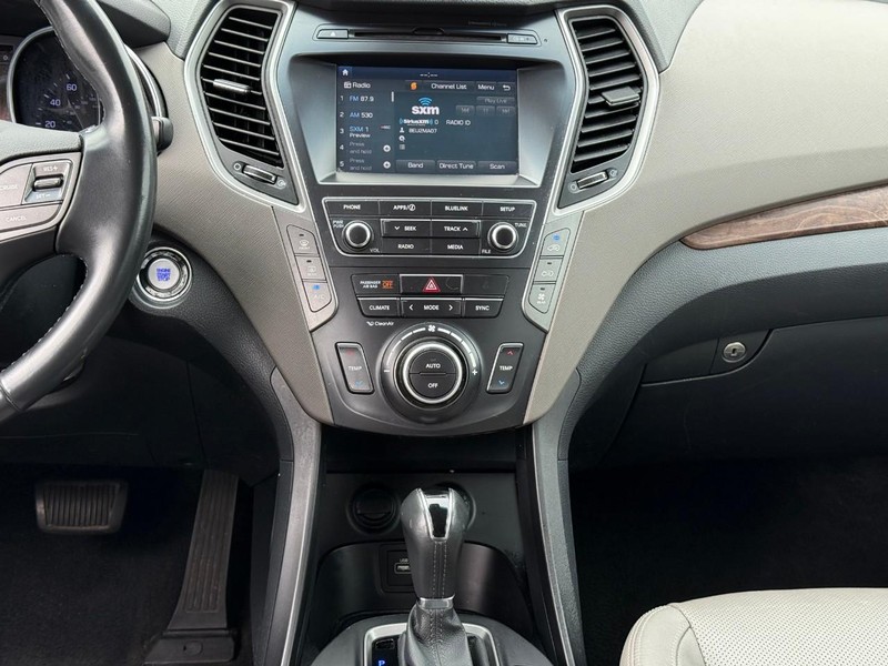 Hyundai Santa Fe XL Vehicle Image 19