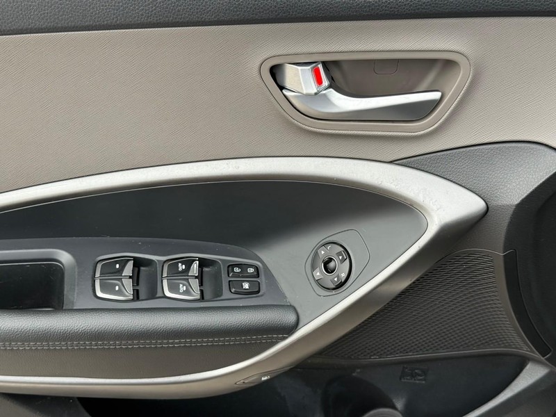 Hyundai Santa Fe XL Vehicle Image 21