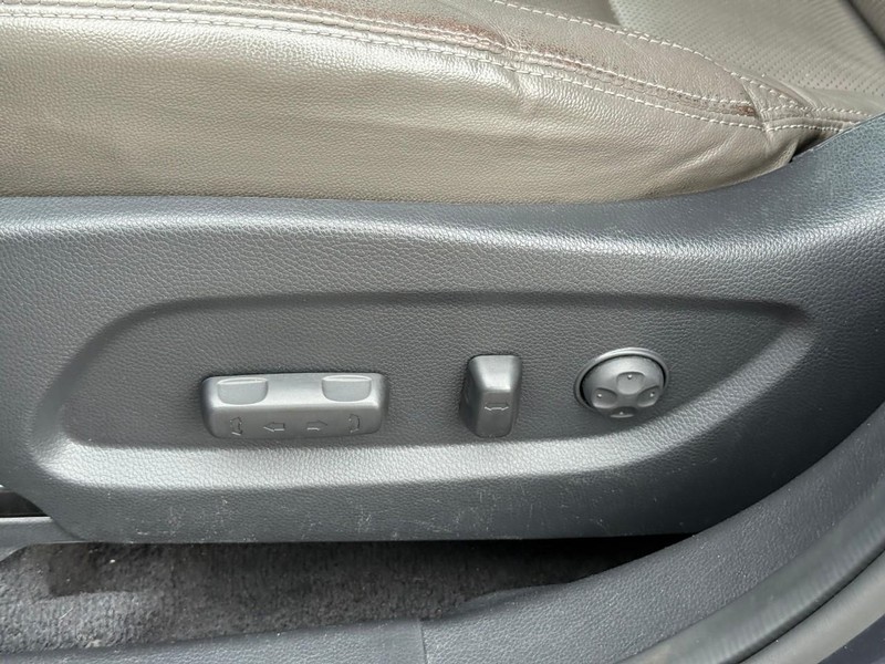 Hyundai Santa Fe XL Vehicle Image 24