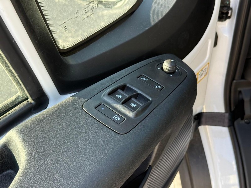 Ram ProMaster Cargo Van Vehicle Image 11