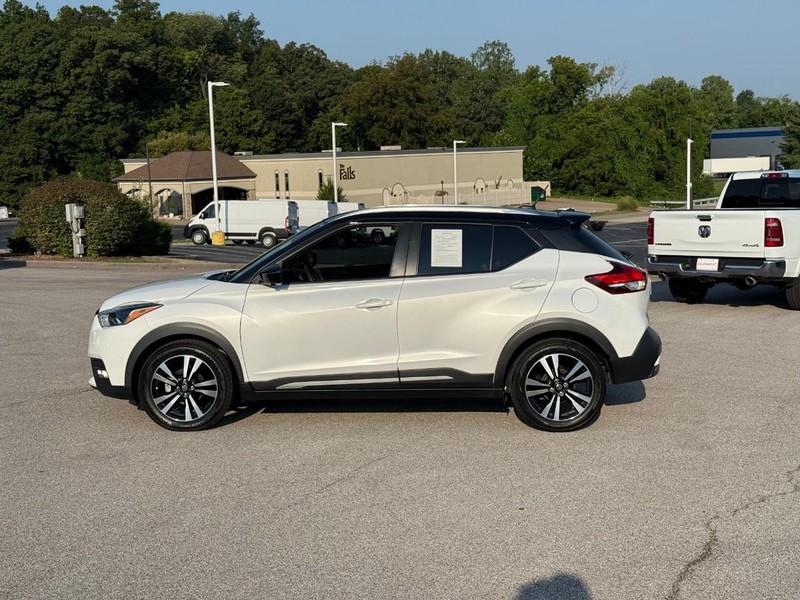 Nissan Kicks Vehicle Image 03