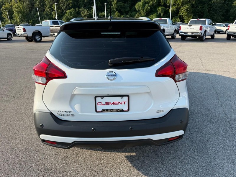 Nissan Kicks Vehicle Image 09