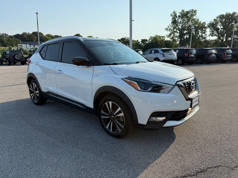 Nissan Kicks Vehicle Image 12