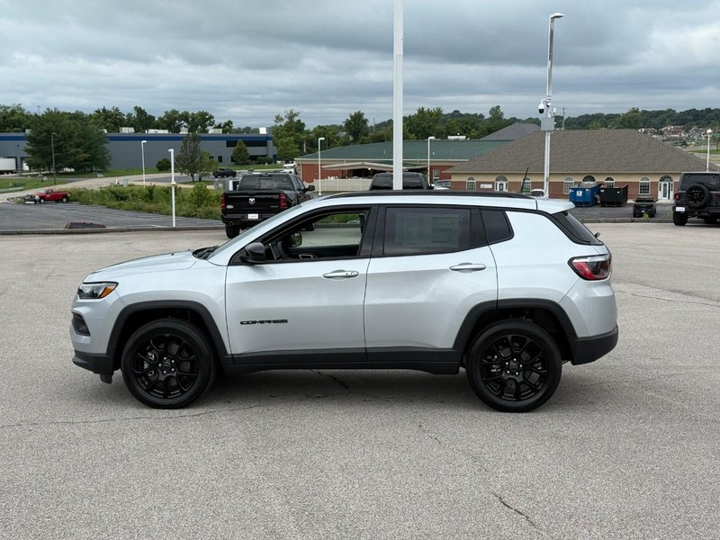 Jeep Compass Vehicle Image 03