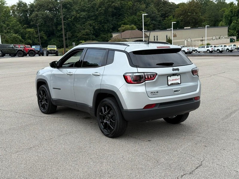 Jeep Compass Vehicle Image 04