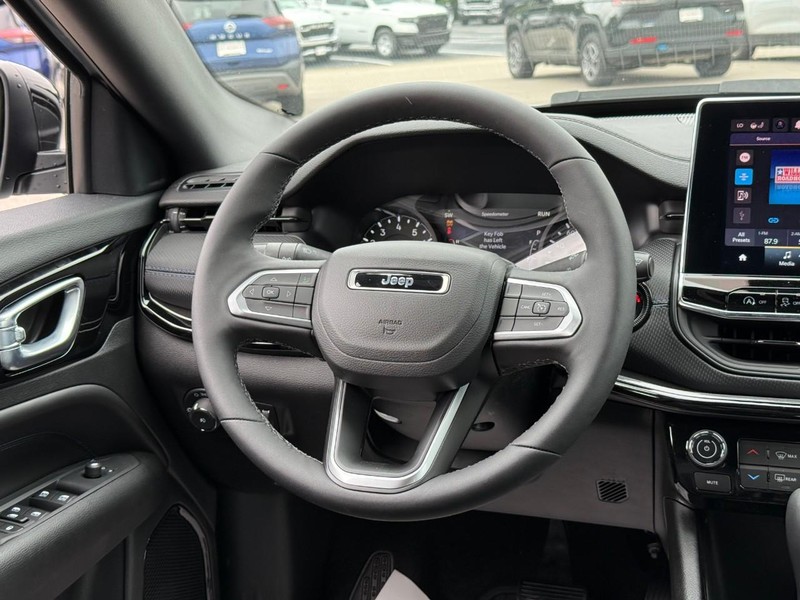 Jeep Compass Vehicle Image 09