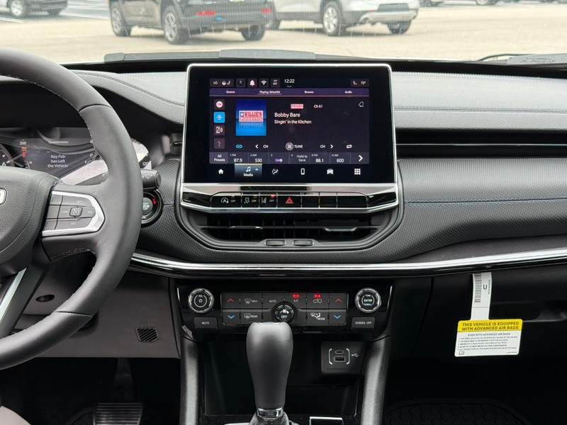 Jeep Compass Vehicle Image 11