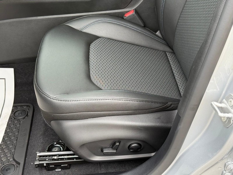 Jeep Compass Vehicle Image 13