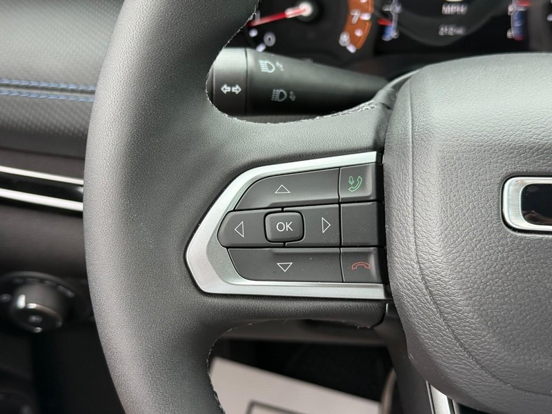 Jeep Compass Vehicle Image 14